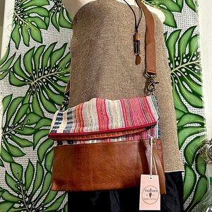 🖤NWT💕Vaalbara Large clutch with long strap